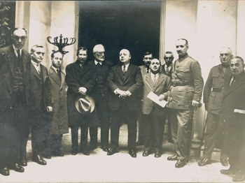 Otorgamiento del título de “Ciudad” (Prieto, Unamuno, el alcalde Telleria, De los Toyos, Queipo de Llano…). Fotografía: Archivo Municipal de Eibar (Ojanguren)