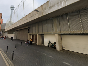 Imagen del edificio del Anexo, lugar en el que se ubicarán las 38 nuevas plazas de aparcamiento.