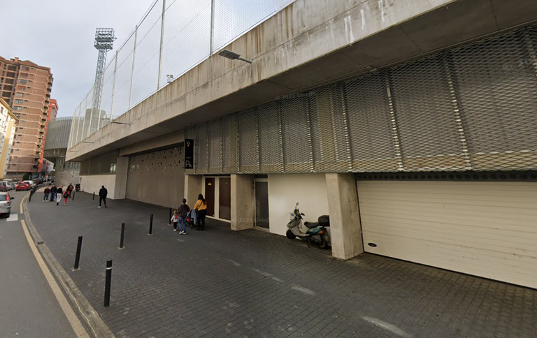 Imagen del edificio del Anexo, lugar en el que se ubicarán las 38 nuevas plazas de aparcamiento.